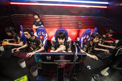 都有巨大操 都有巨大操