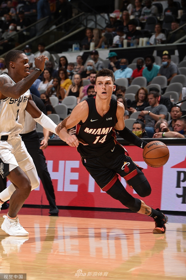 举的加拿大 举的加拿大